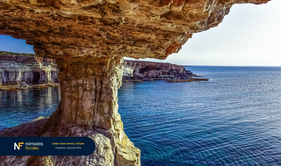 Acantilados de Cabo Greco y mar turquesa en Chipre – destino fiscalmente favorable en la UE para emprendedores y nómadas digitales