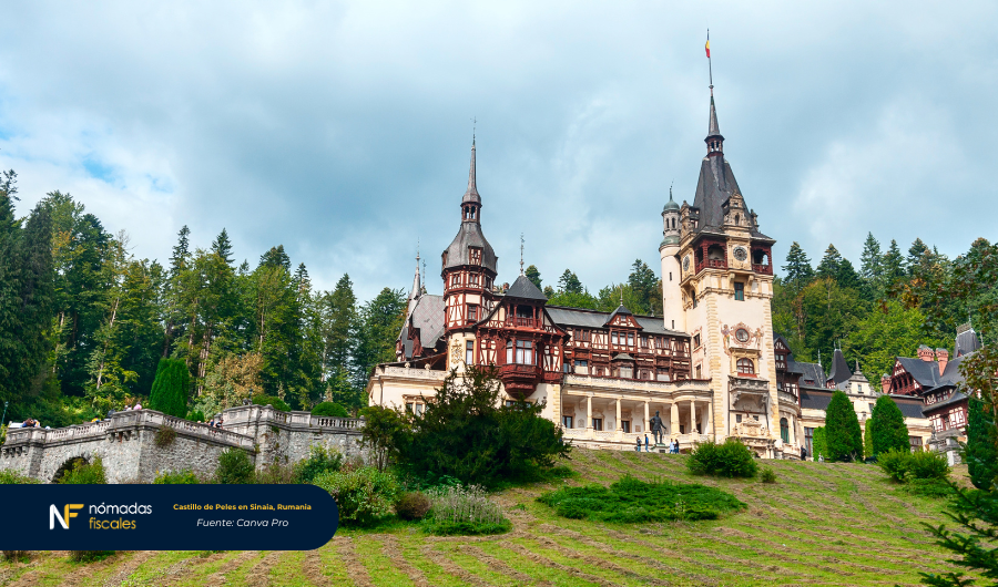 Castillo de Peleș en Sinaia, Rumanía – palacio real neorrenacentista que representa la riqueza cultural de Rumanía y su atractivo como destino fiscal favorable en la UE para emprendedores