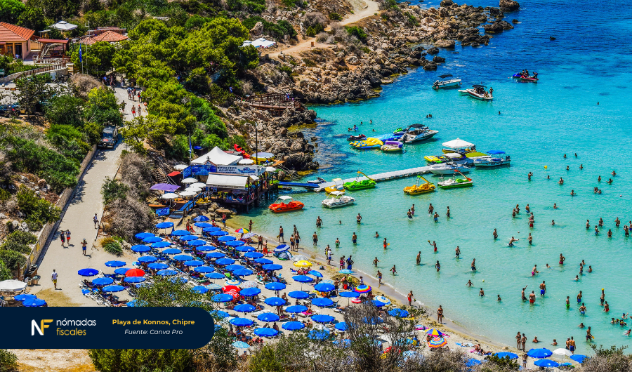 Playa Konnos en Chipre – hermosa costa mediterránea que muestra a Chipre como destino fiscal favorable para residentes non-dom y emprendedores