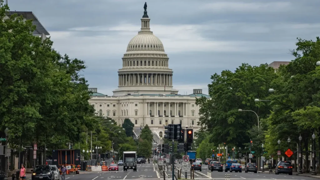 Fachada del Capitolio de los Estados Unidos en Washington D.C., representando el marco legal para crear una LLC estadounidense.