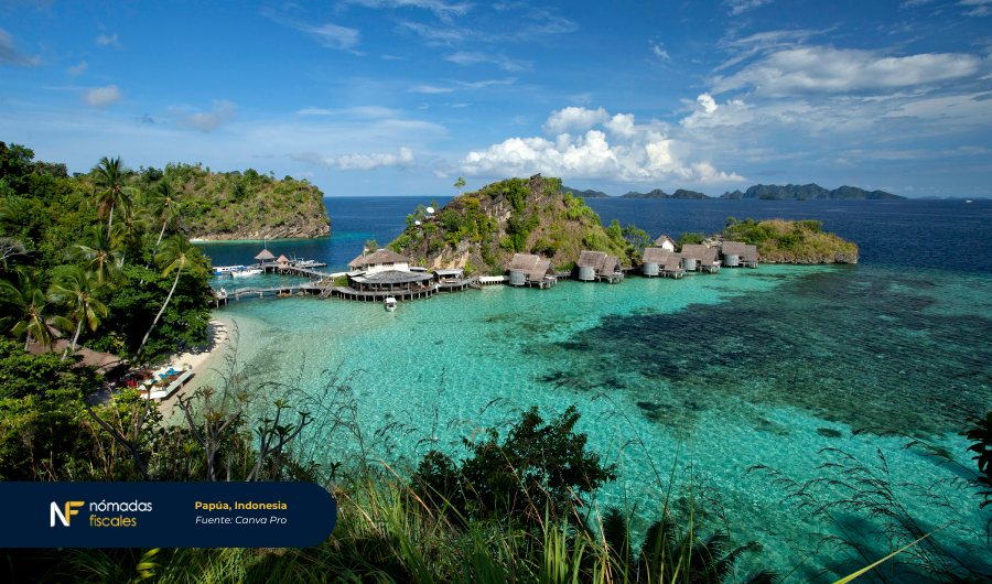Paisaje montañoso en Papúa, Indonesia – belleza natural que resalta a Indonesia como destino fiscal para nómadas digitales