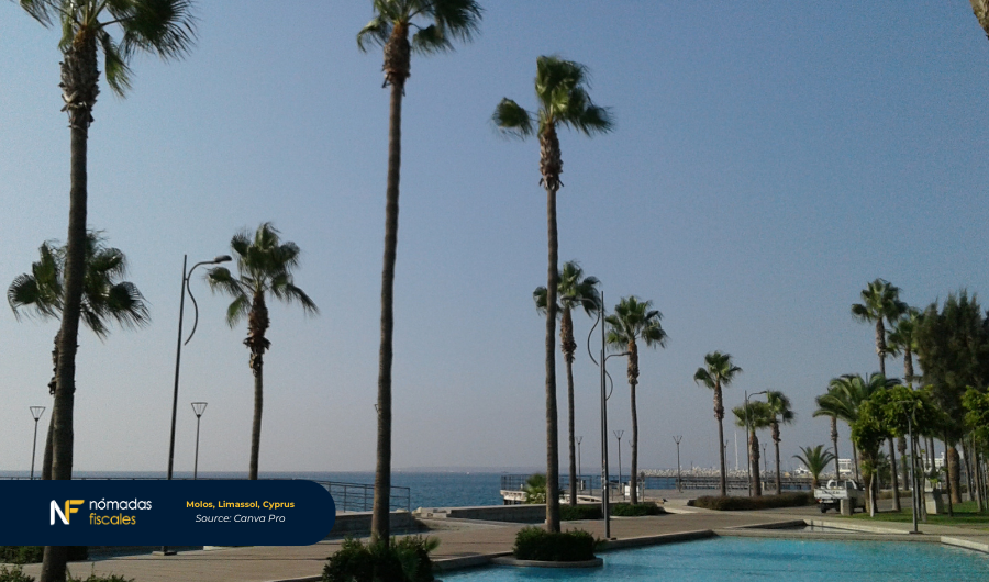 Molos promenade in Limassol, Cyprus with palm trees, walking paths, and seafront views – tax-friendly destination for non-dom residents, entrepreneurs, and digital nomads